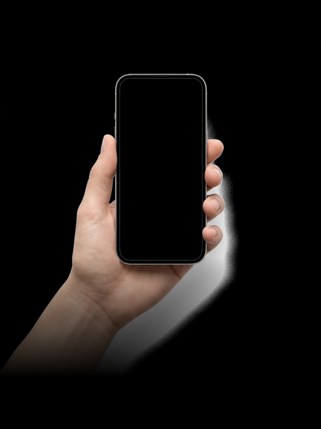 Une main tenant un iPhone affichant l'app EZPadel